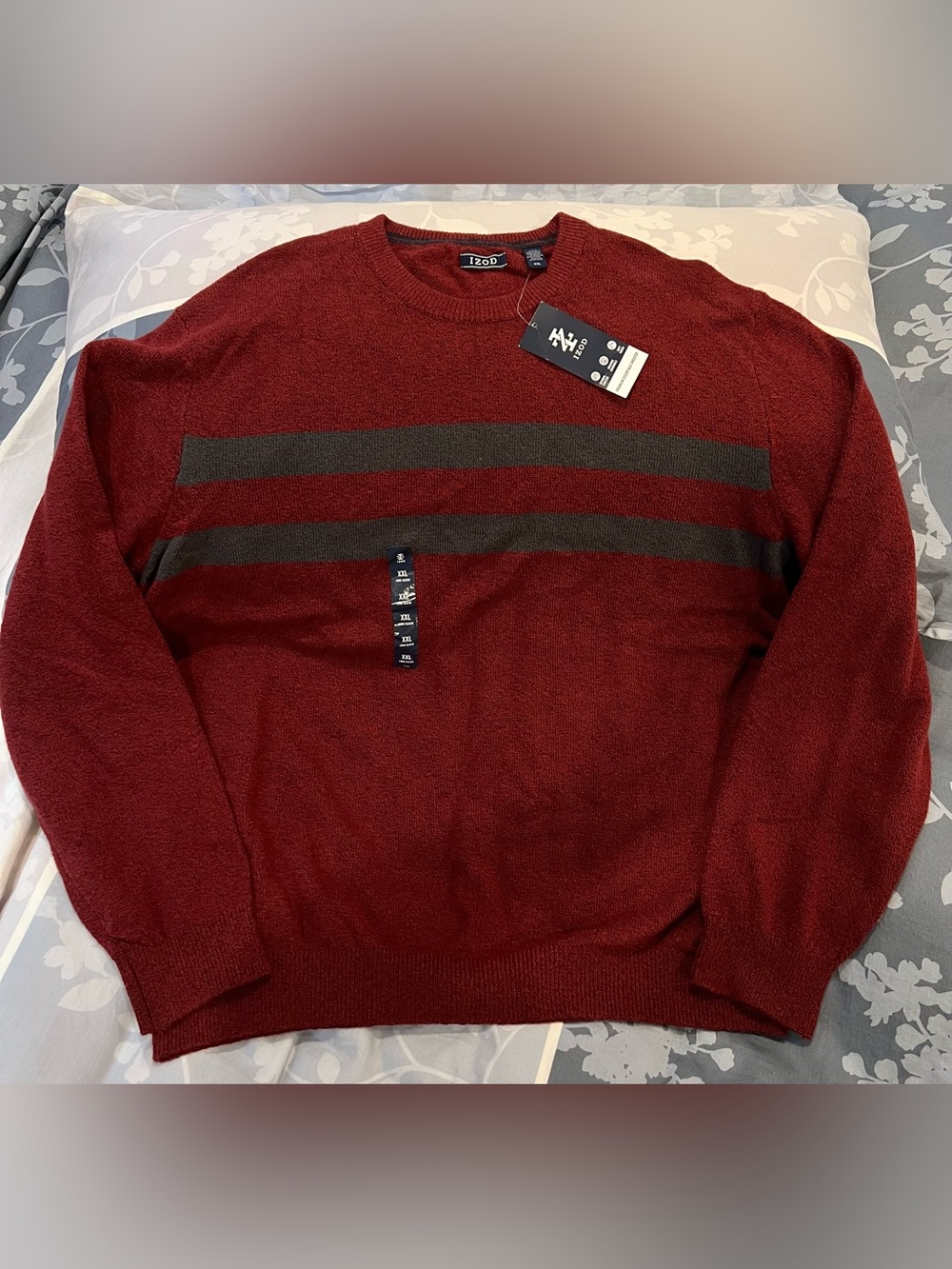 BNWT Izod Men’s Soft Comfy Crewneck Sweater in Velvet Maroon with Gray Stripes